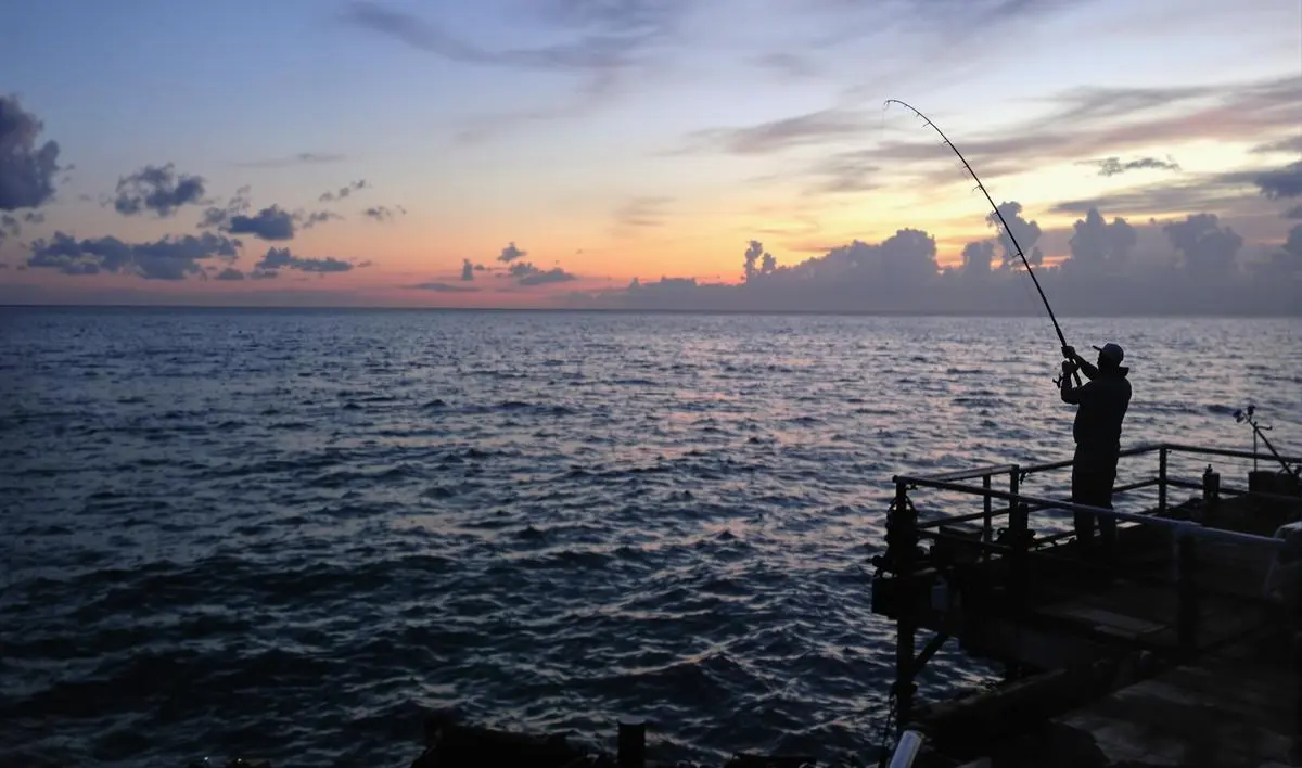 As vantagens e desvantagens da pesca noturna