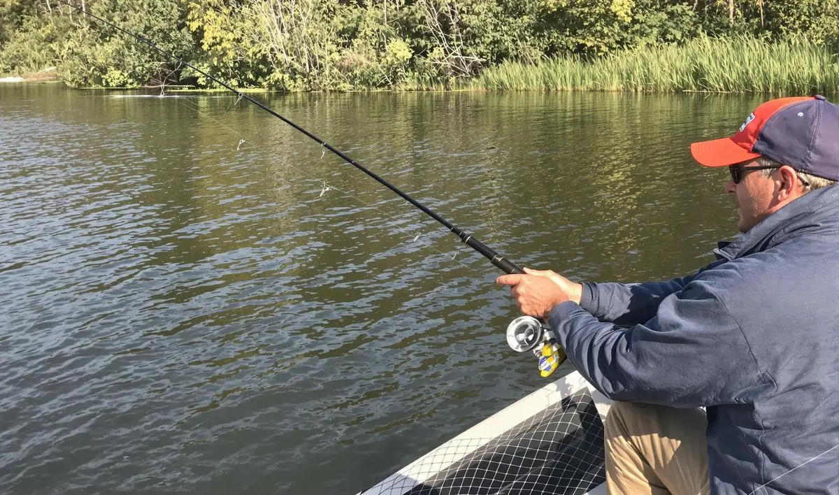 Melhor tipo de vara para pesca de arremesso longo